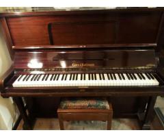 Upright piano