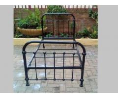 Metal, Steel, Wrought Iron Beds and Daybed Manufacturers