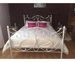 Metal, Steel, Wrought Iron Beds and Daybed Manufacturers
