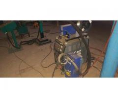 Colum and boom robot welder