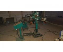 Colum and boom robot welder