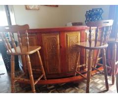Bar counter with 4 highback chairs