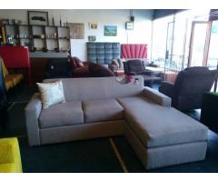 L-shaped couches with interchangeable daybed