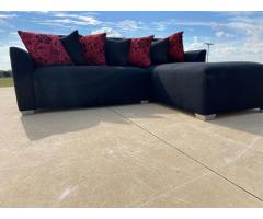 2PIECE CORNER LOUNGE SUITE SELLING AT R3500 (NEGOTIABLE)