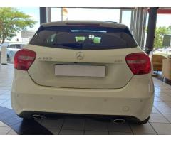 MERCEDES-BENZ A220