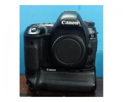 For sale canon 5 D Mark iv body with original battery grip
