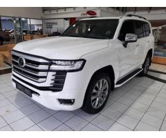 TOYOTA LAND CRUISER 300