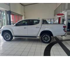 MITSUBISHI TRITON