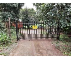 Small wooden unit for rent