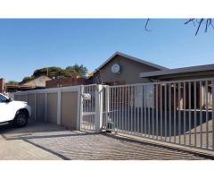 2 Bedroom House to rent in New Park