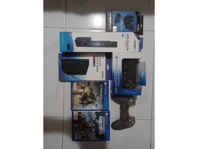 PS4 Pro 1TB with complete set - 1/2