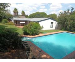 Constantia Kloof 3 bed house with bachelor flat